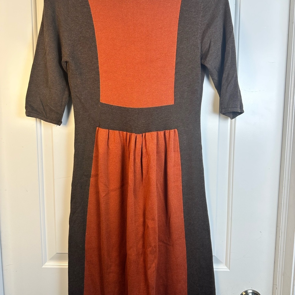 Elegant Brown and Orange V-Neck Dress - Picture 6 of 8